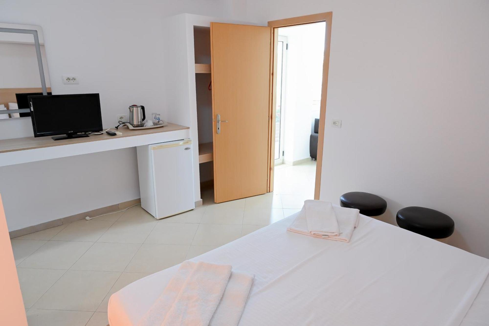 Hotel Kriti Max , Shengjin Shëngjin מראה חיצוני תמונה