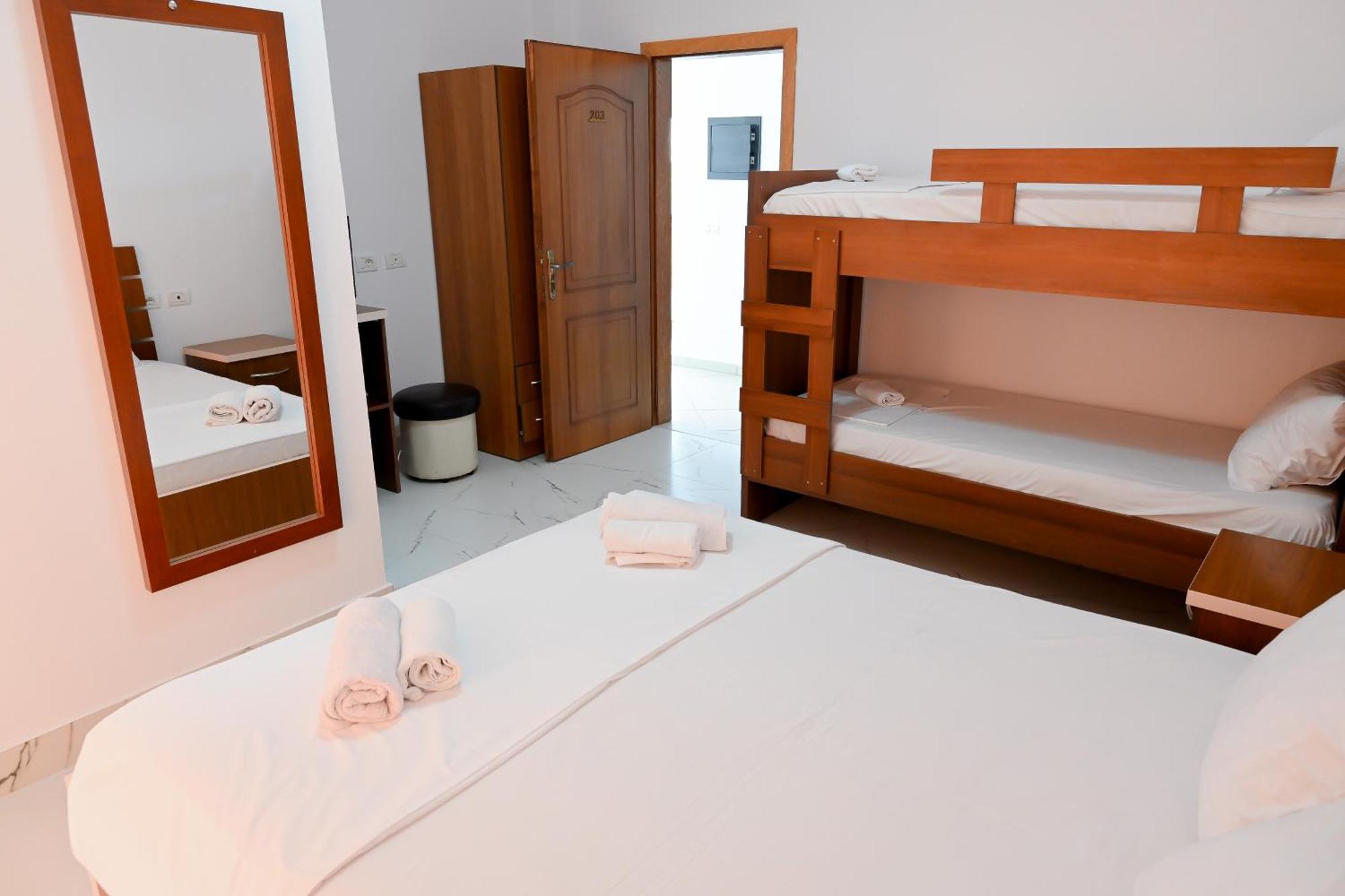 Hotel Kriti Max , Shengjin Shëngjin מראה חיצוני תמונה