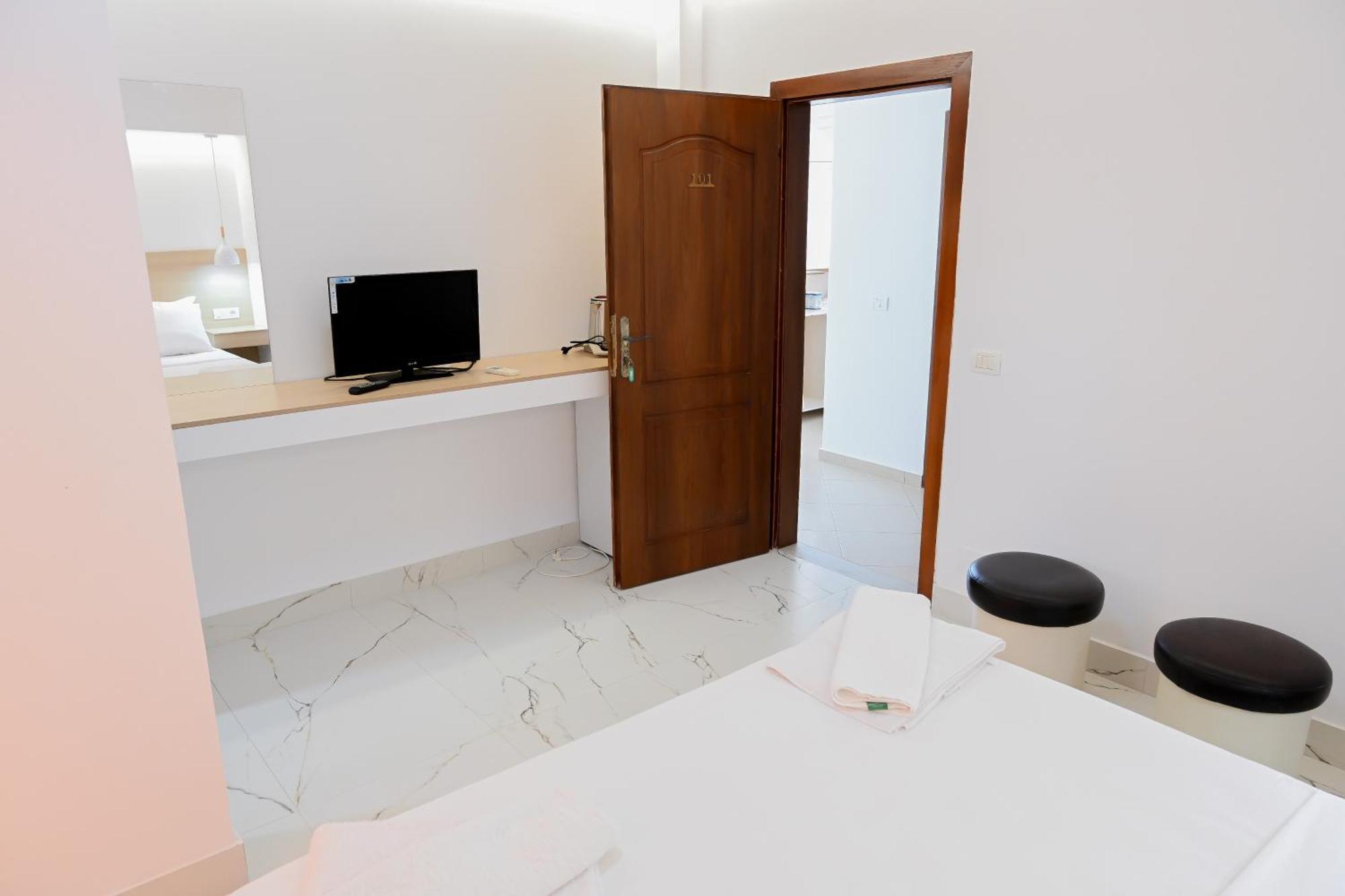 Hotel Kriti Max , Shengjin Shëngjin מראה חיצוני תמונה
