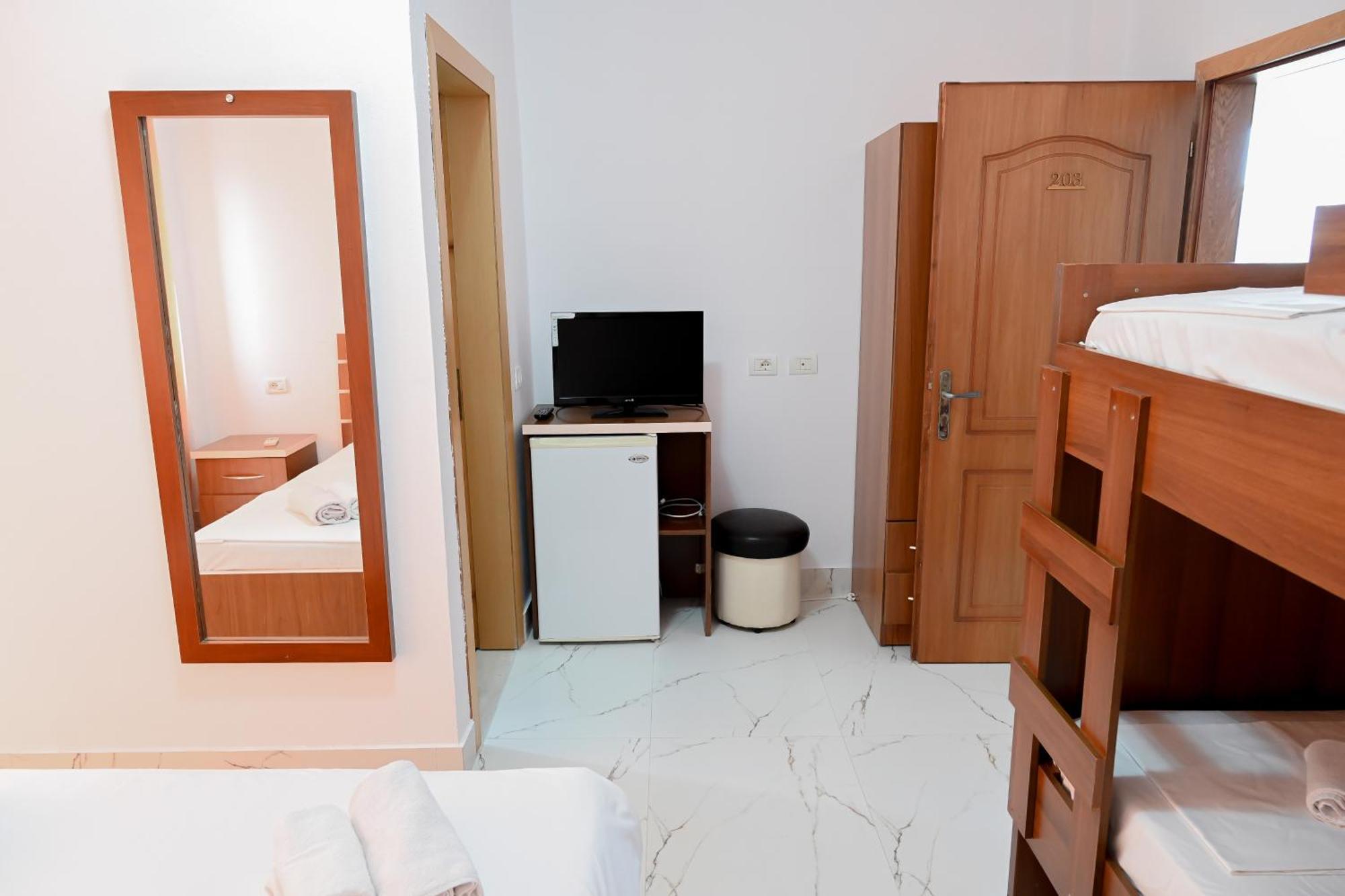 Hotel Kriti Max , Shengjin Shëngjin מראה חיצוני תמונה